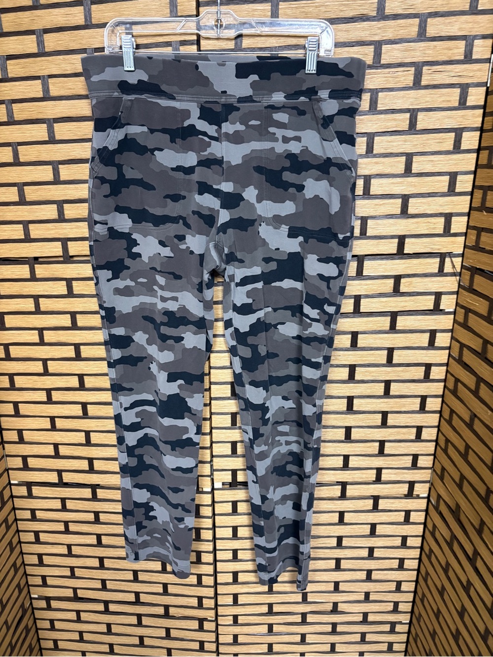 Duluth gray camo pull on pants size large